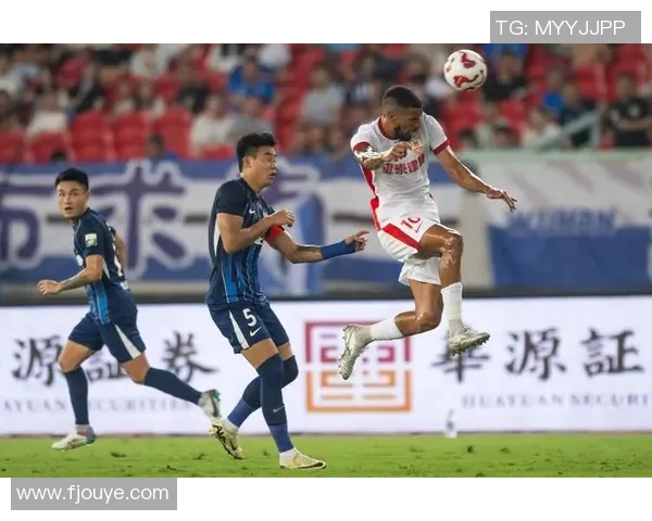 中国足球球星魅力揭秘:球迷眼中的偶像与实力背后故事 中国足球球星魅力揭秘:球迷眼中的偶像与实力背后故事